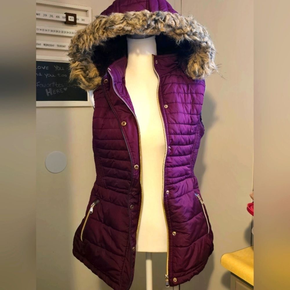Special One Burgundy Puffer Vest with Faux Fur Rimmed Hood - Size Junior XL